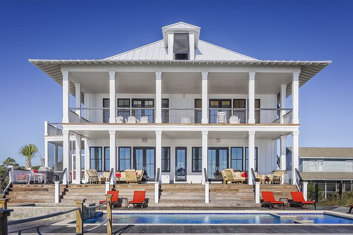 house with pool 