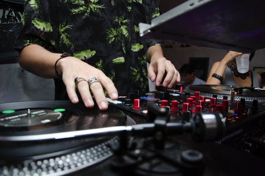 dj